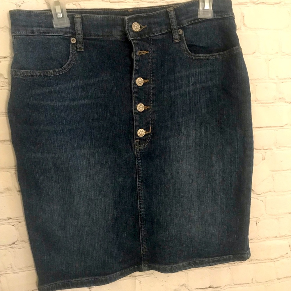 NWOT- Banana Republic- Denim Button-Front Skirt